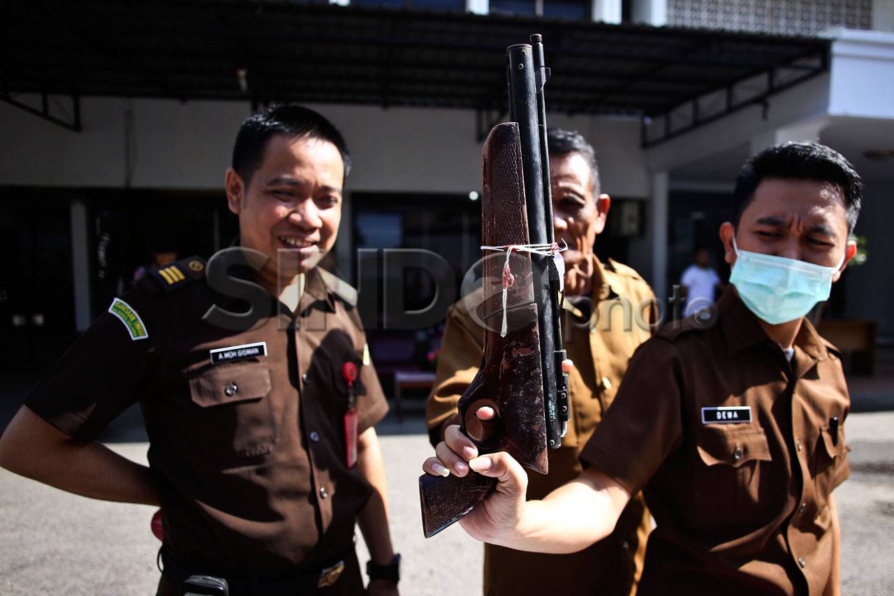 Kejari Makassar Musnahkan...