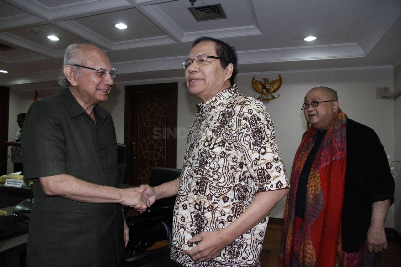 Menko Maritim Gelar...
