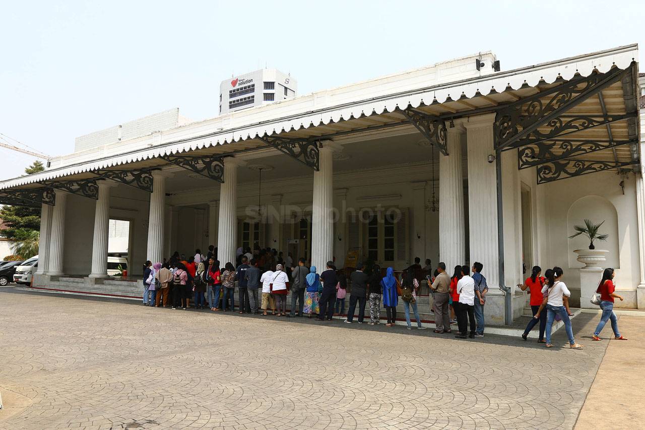 Berwisata ke Gedung...