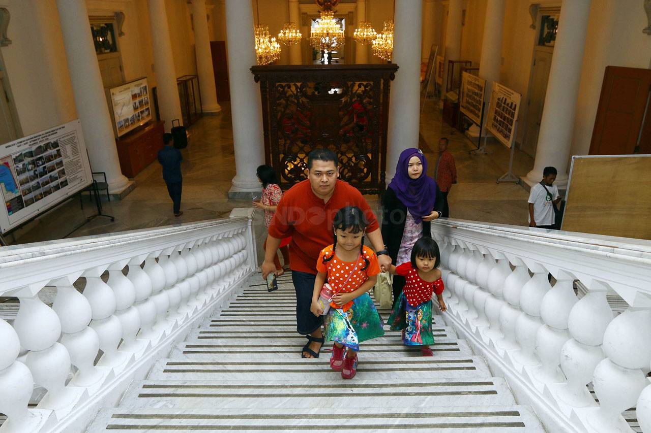 Berwisata ke Gedung...