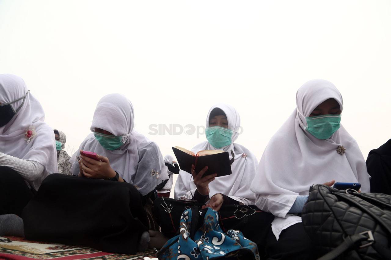 Warga Palembang Gelar...