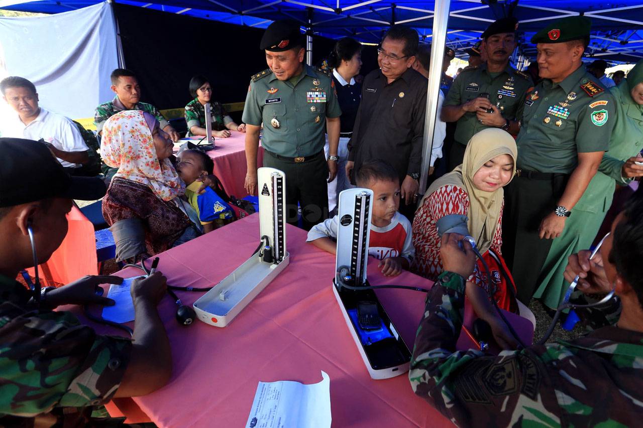 TNI Gelar Bakti Sosial...