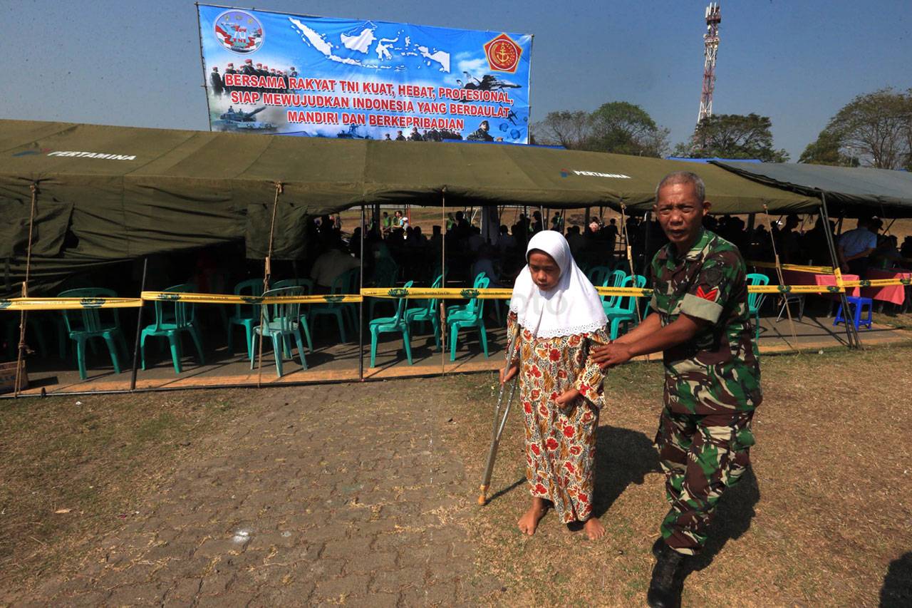 TNI Gelar Bakti Sosial...