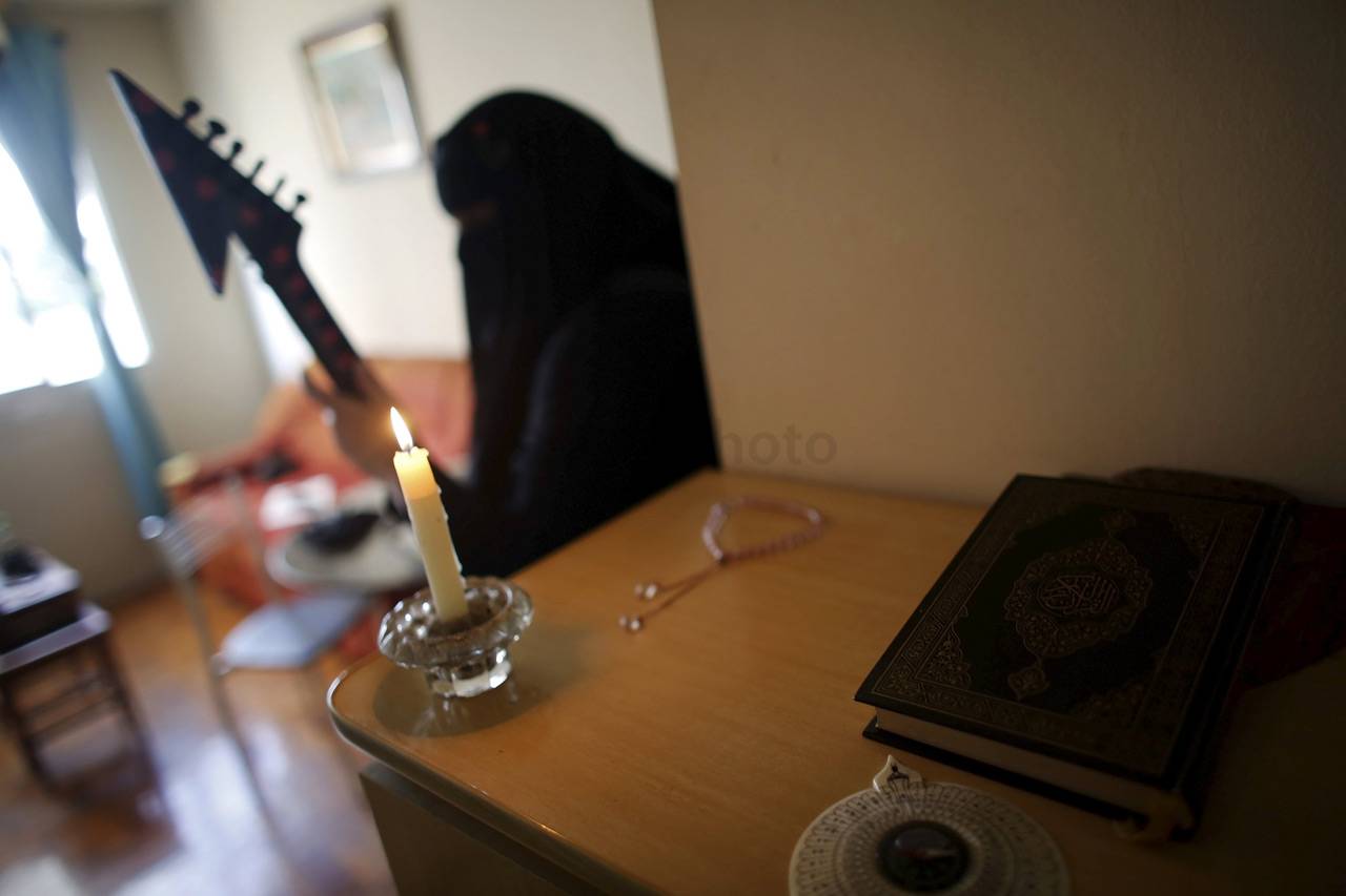 Muslimah Bercadar Ini,...
