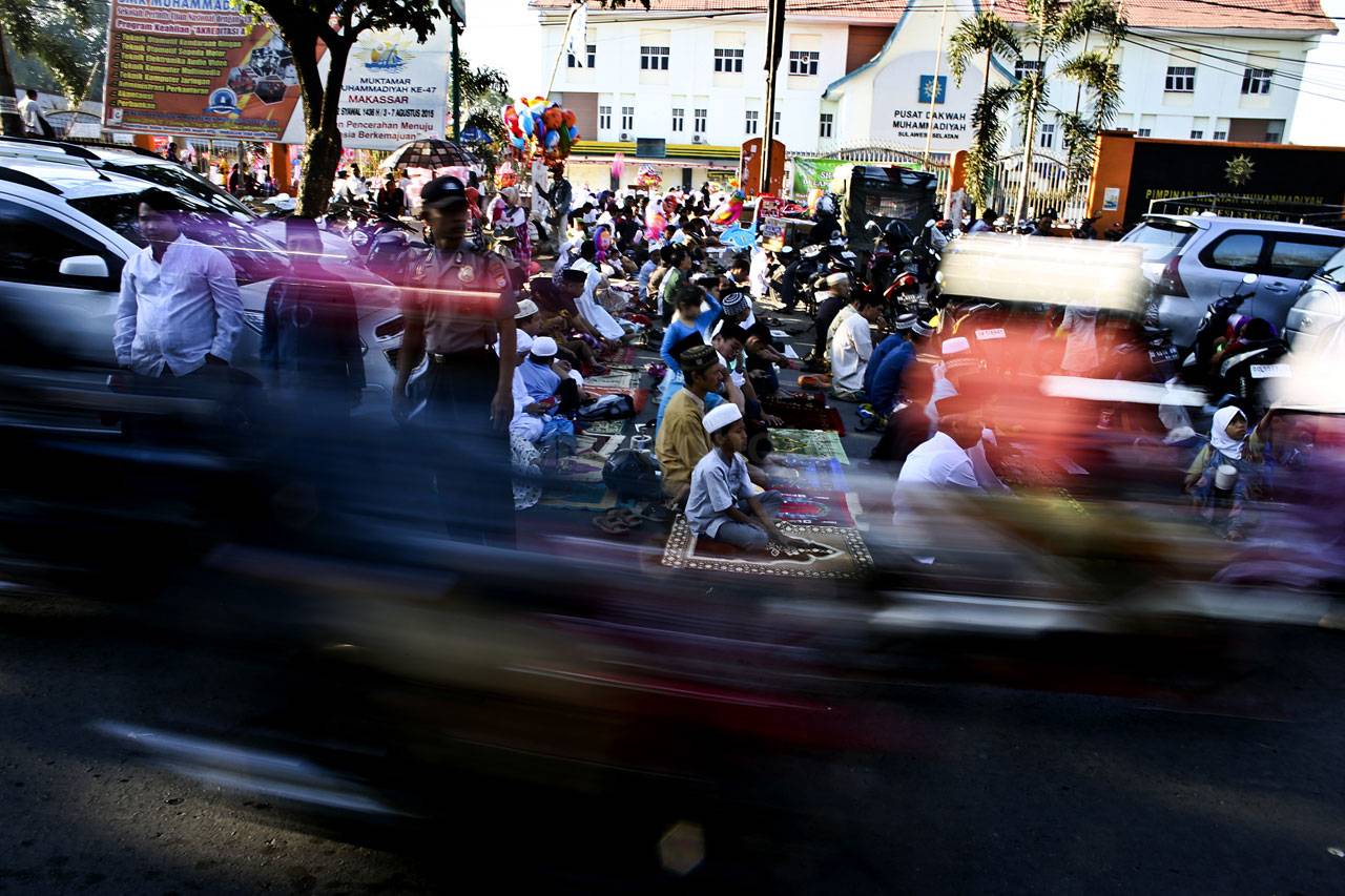 Ribuan Umat Muslim di...