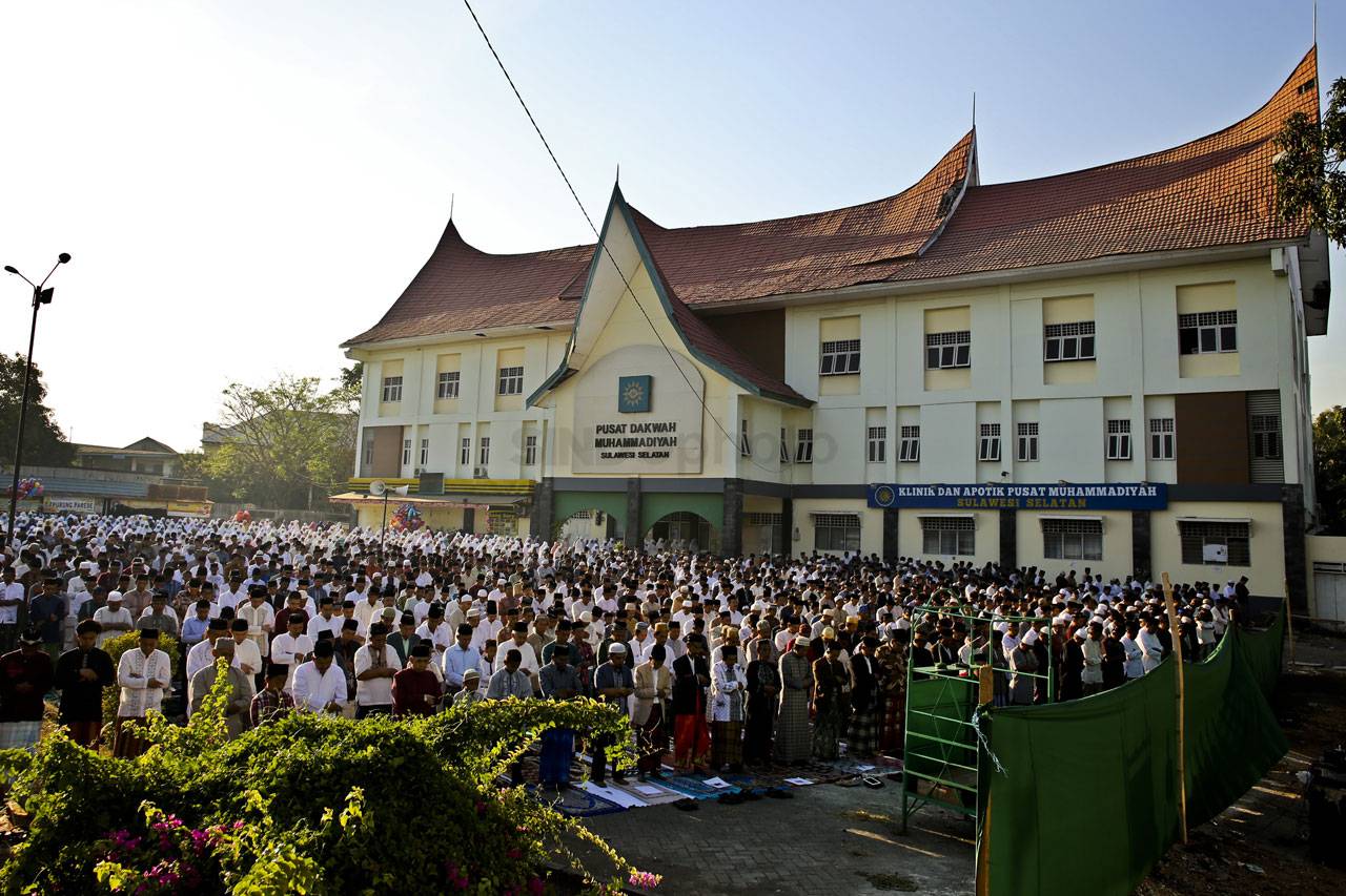 Ribuan Umat Muslim di...
