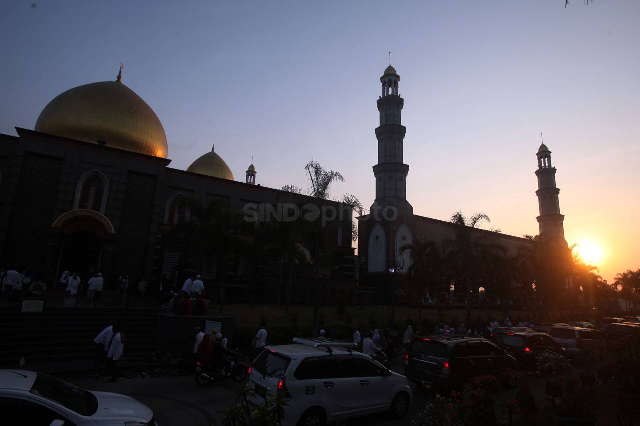 Masjid Kubah Emas Dipadati...