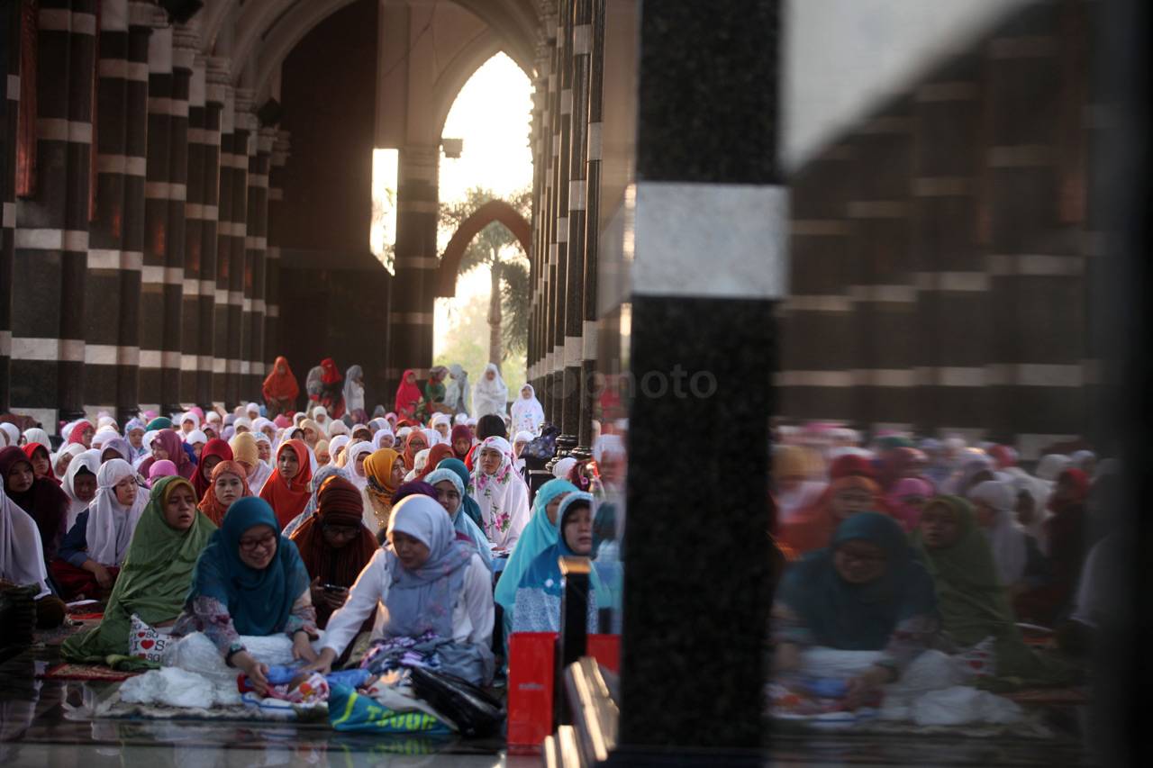 Masjid Kubah Emas Dipadati...