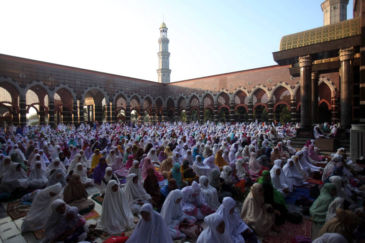 Masjid Kubah Emas Dipadati...