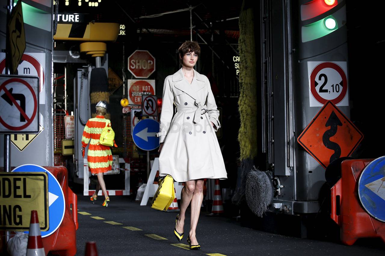 Kontruksi Jalanan Moschino...