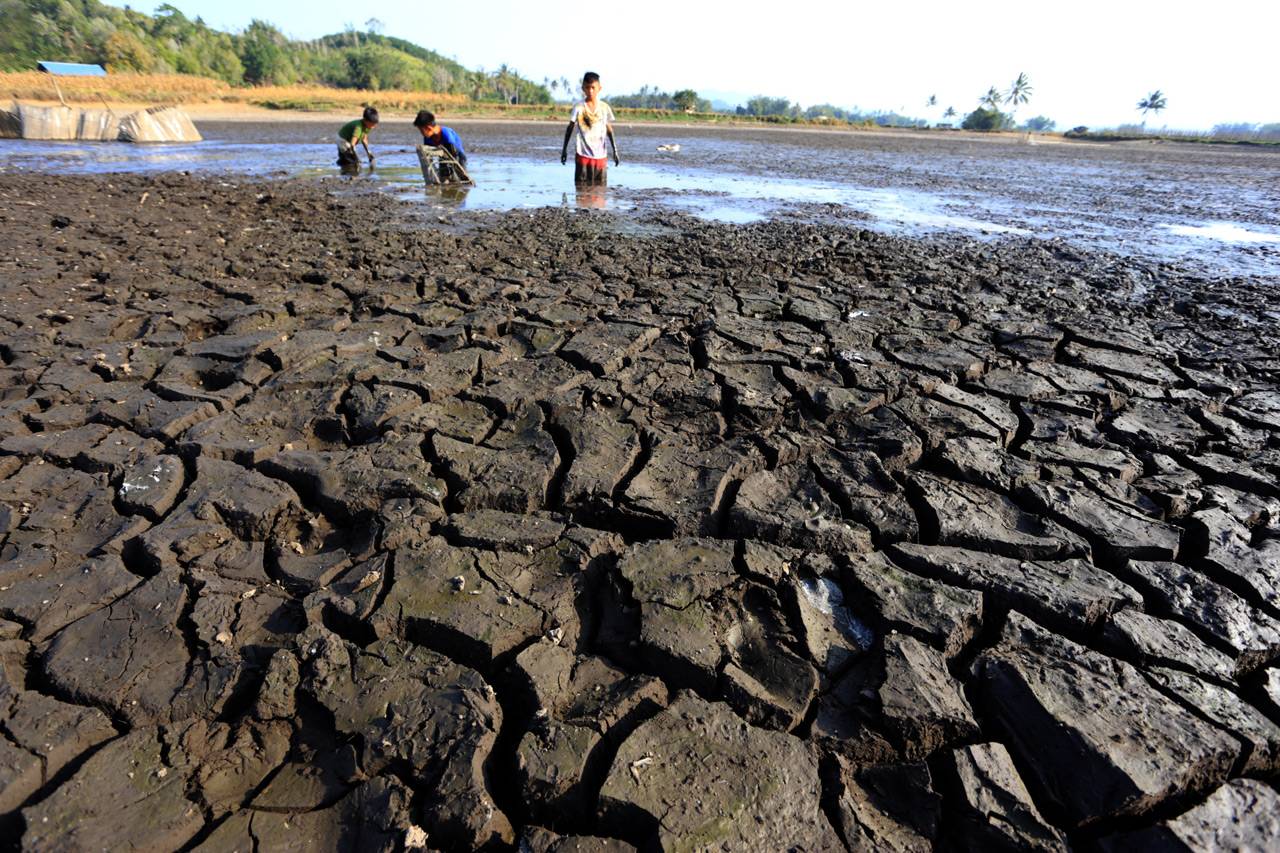 Kemarau Panjang, Danau...