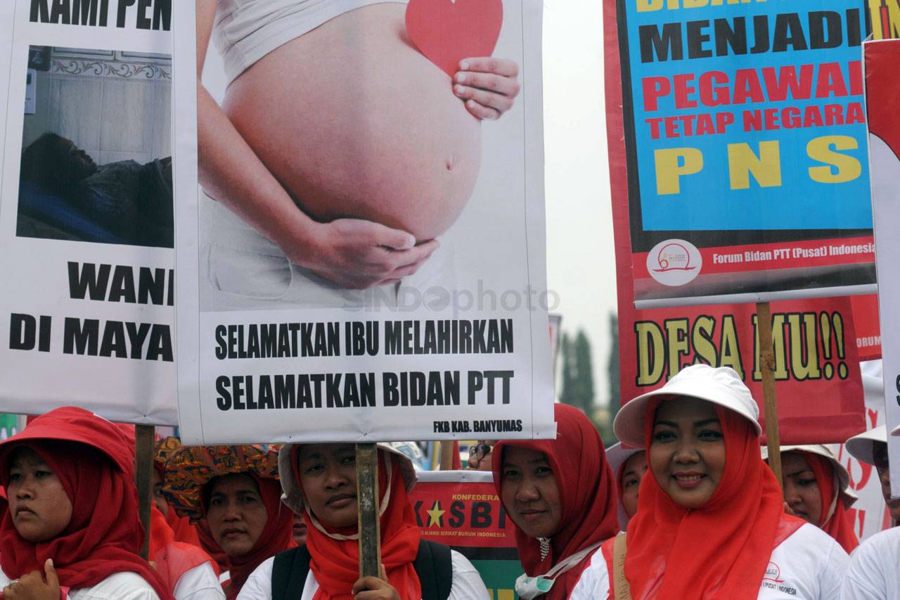 Ribuan Bidan PTT Tuntut...