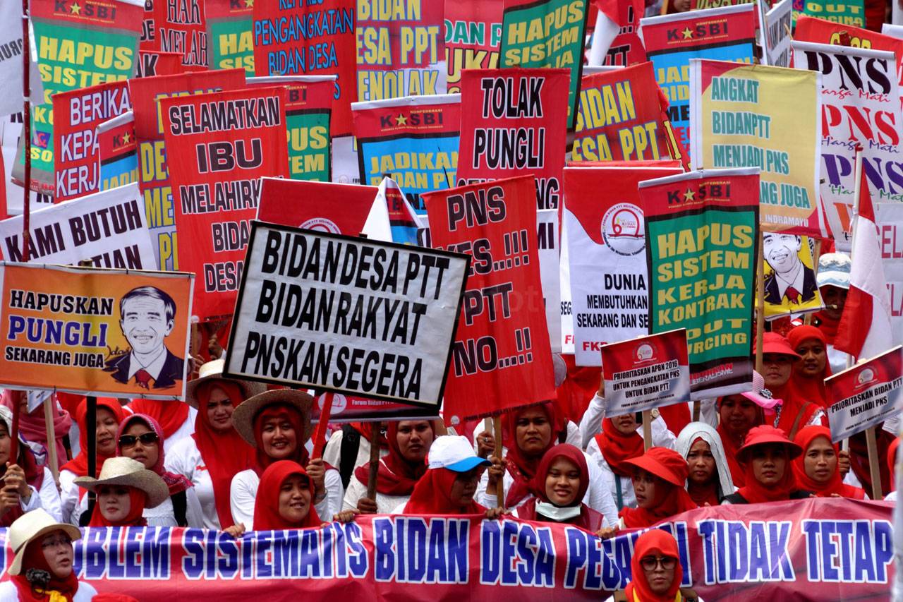 Ribuan Bidan PTT Tuntut...