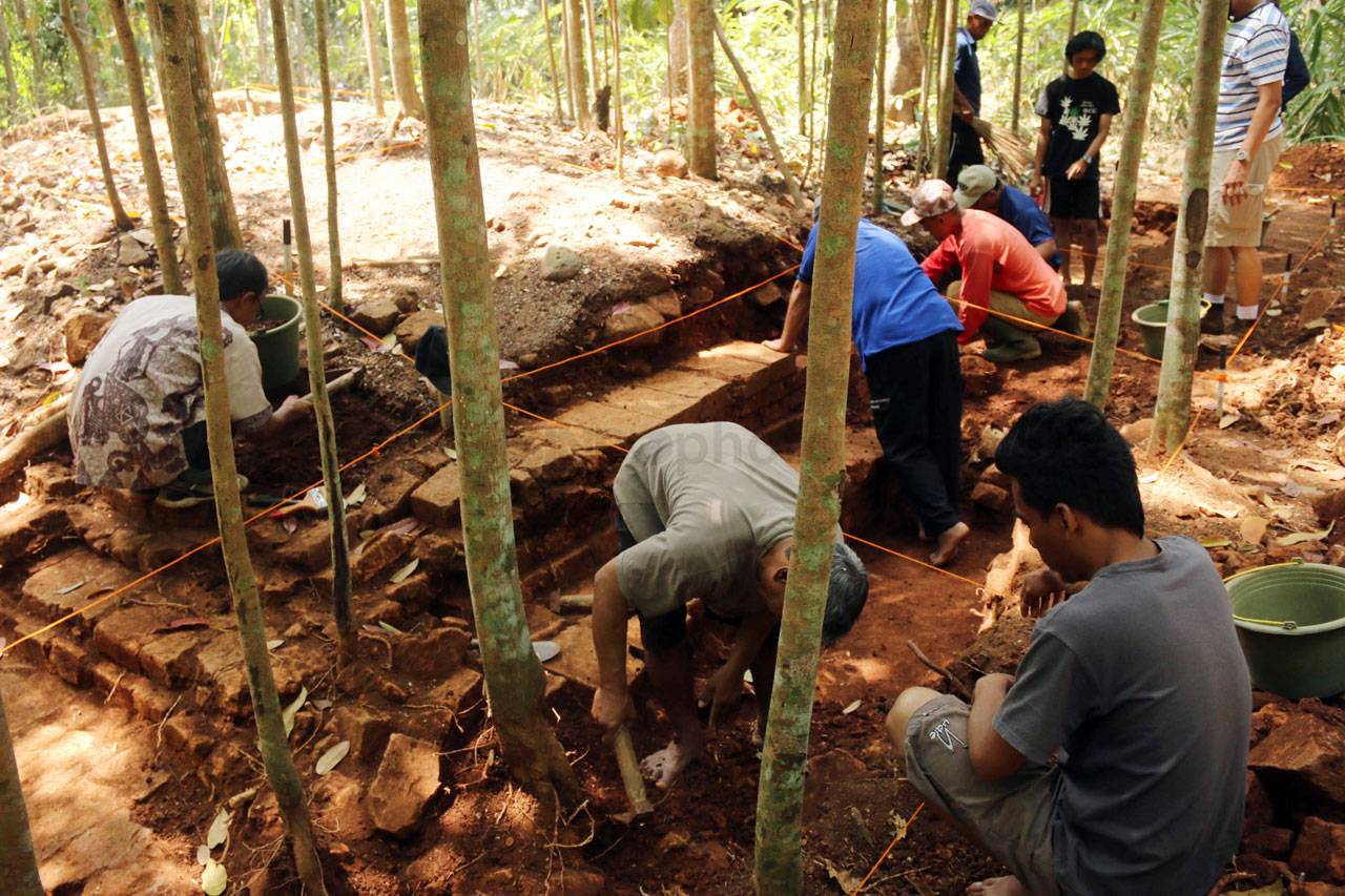 Penemuan Situs Candi...