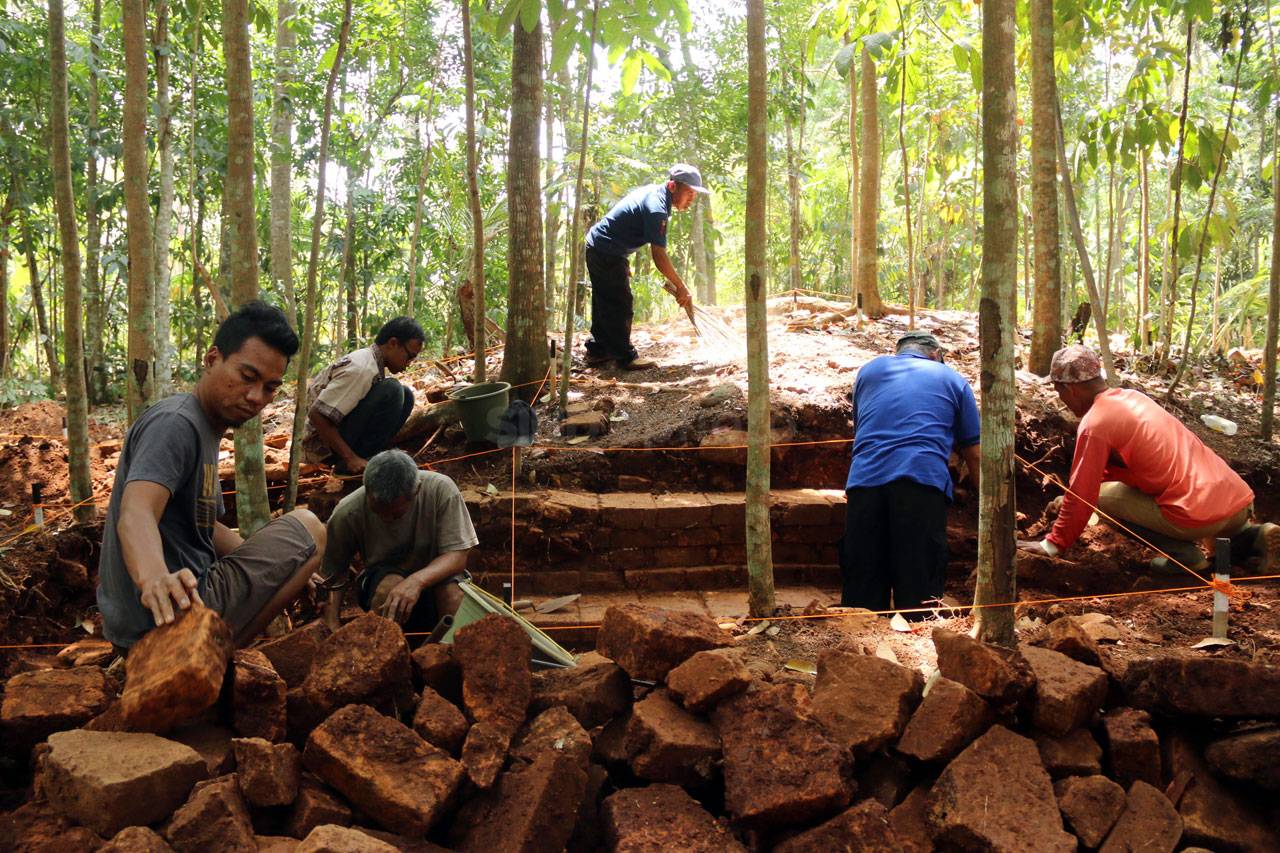 Penemuan Situs Candi...