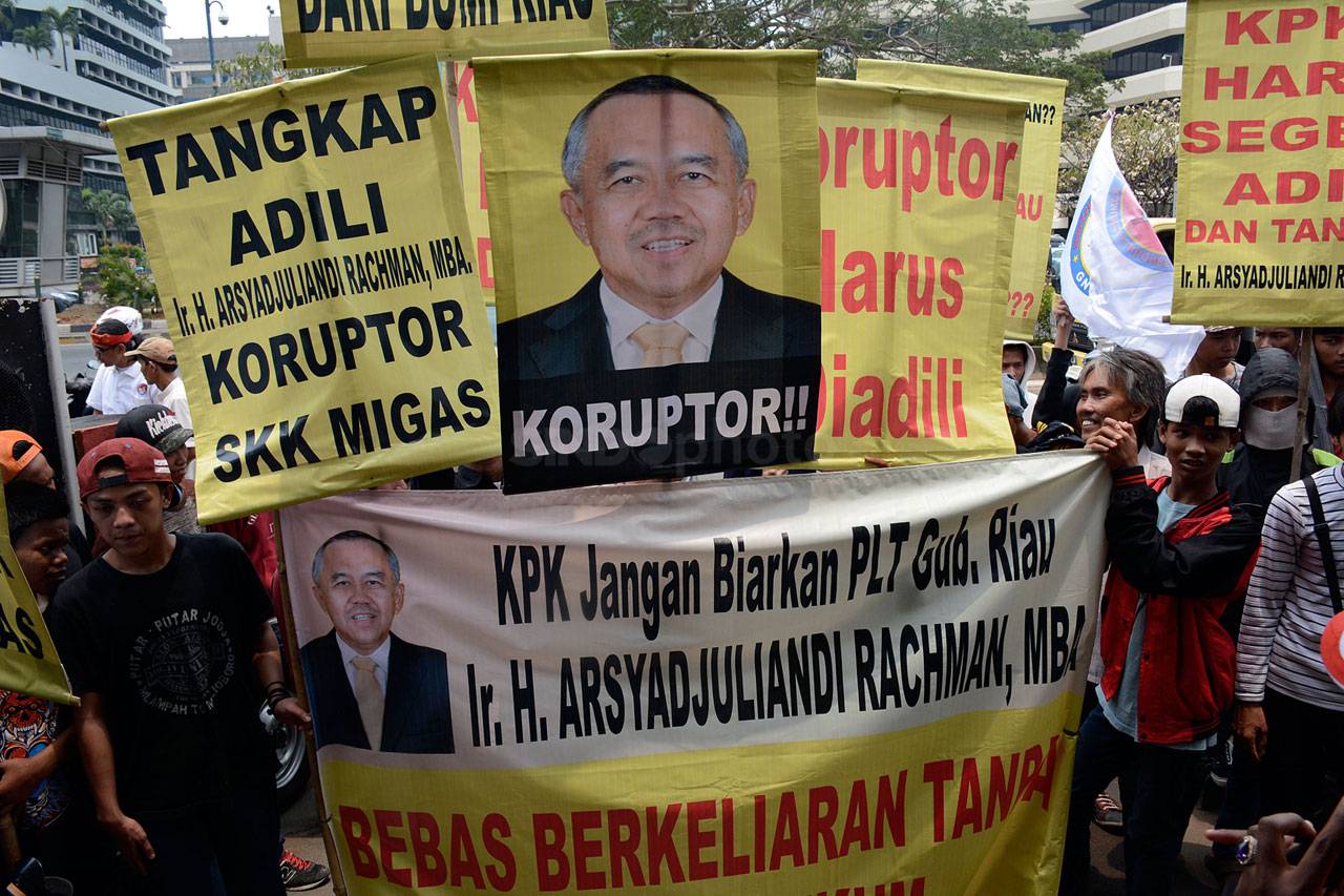 Puluhan Pendemo Geruduk...