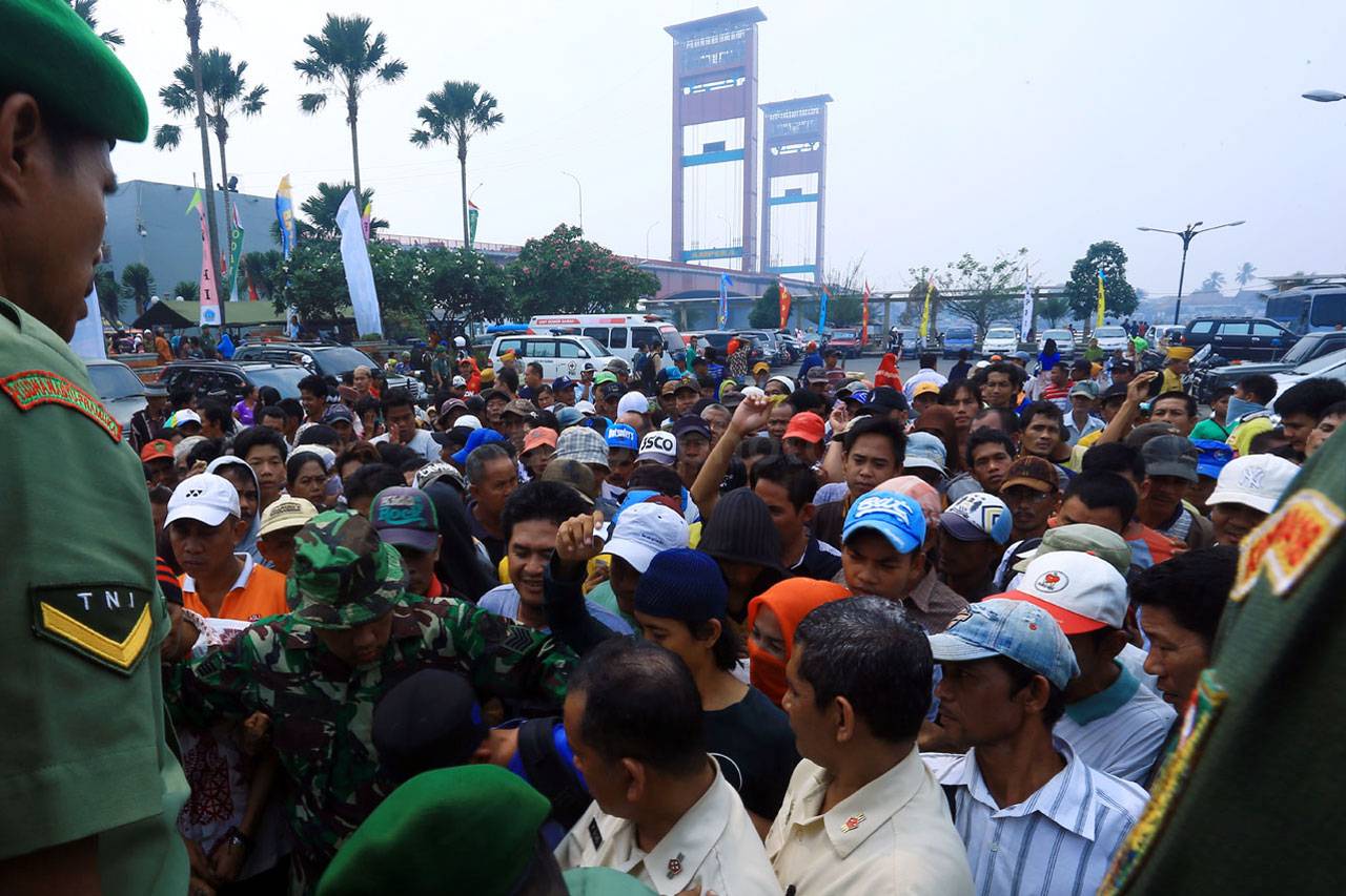 Kodam II/Sriwijaya Bagikan...