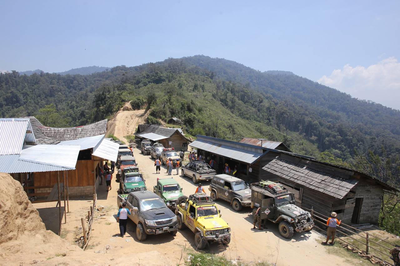 Aksi Offroader dalam...