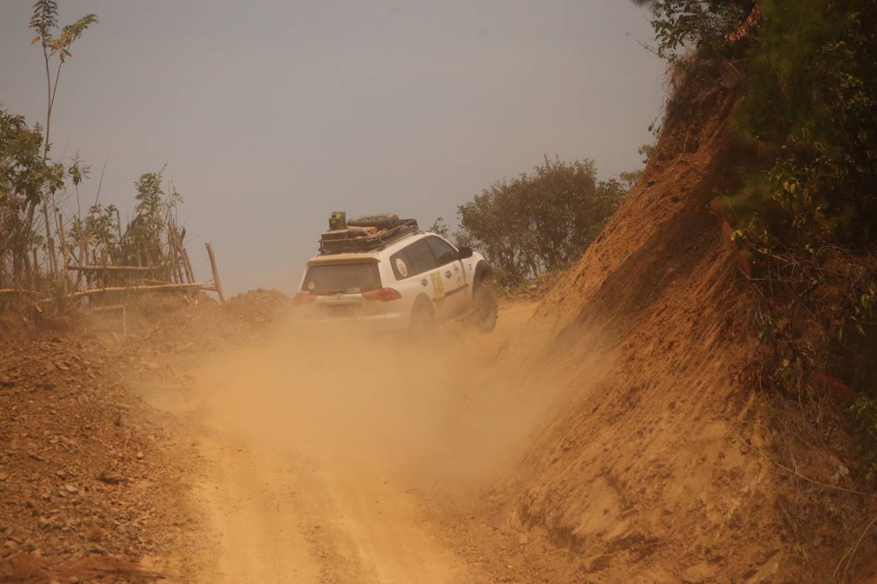 Aksi Offroader dalam...