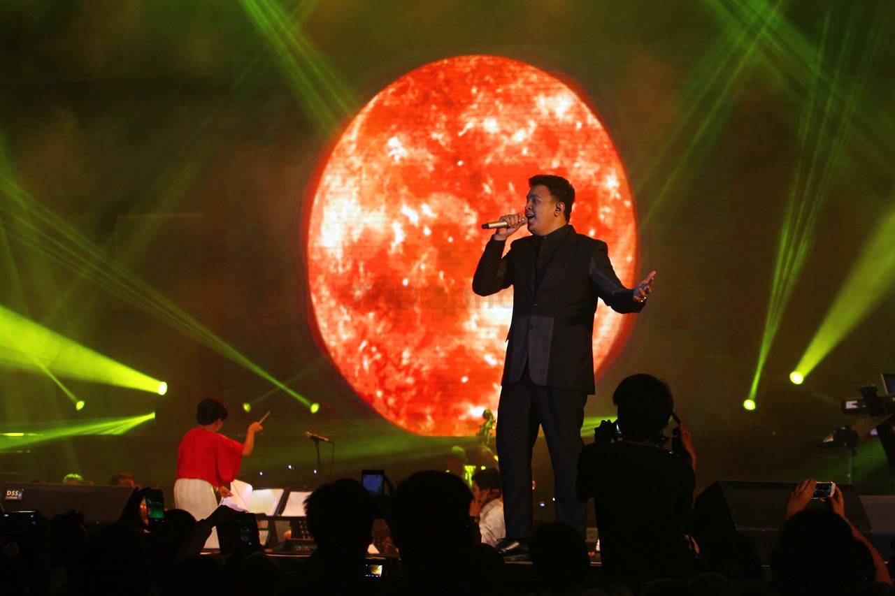Konser Dua Ruang Ari...
