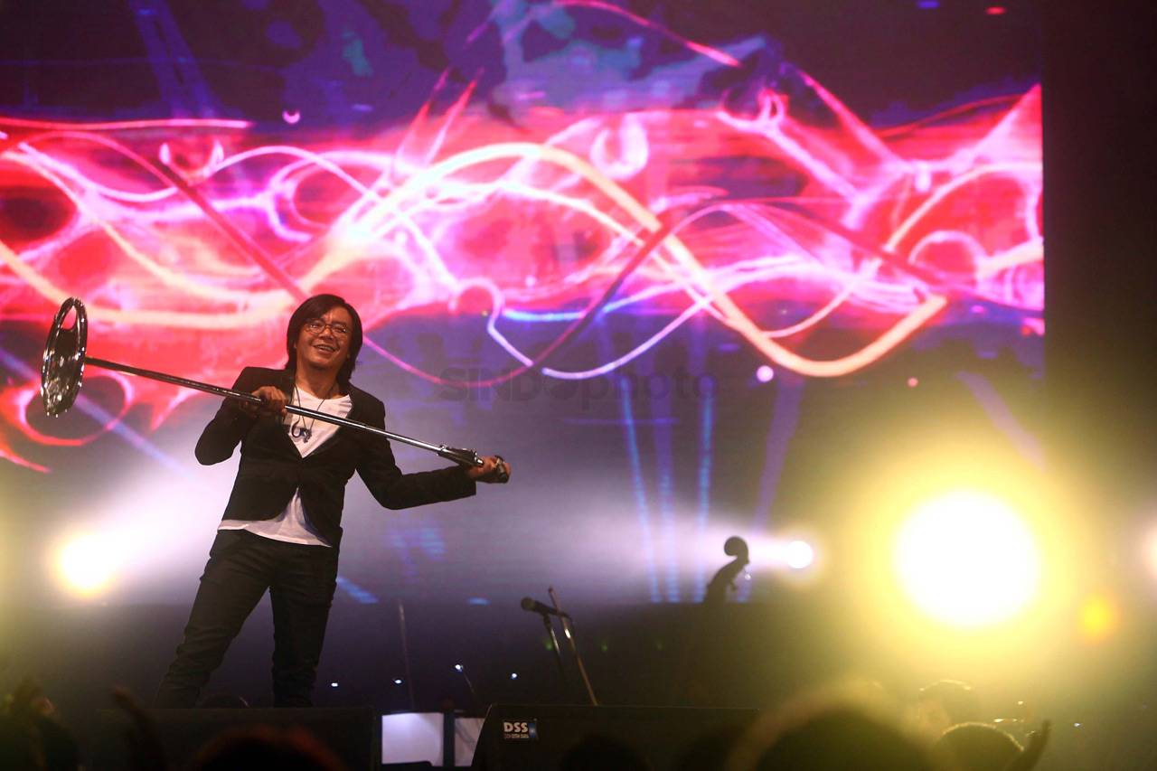 Konser Dua Ruang Ari...