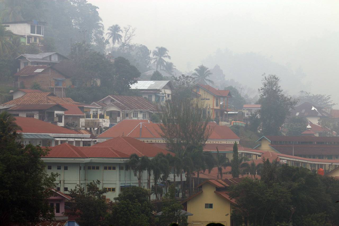 Kabut Asap Selimuti...