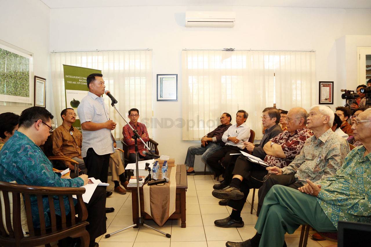 Membangun Ekosistem...