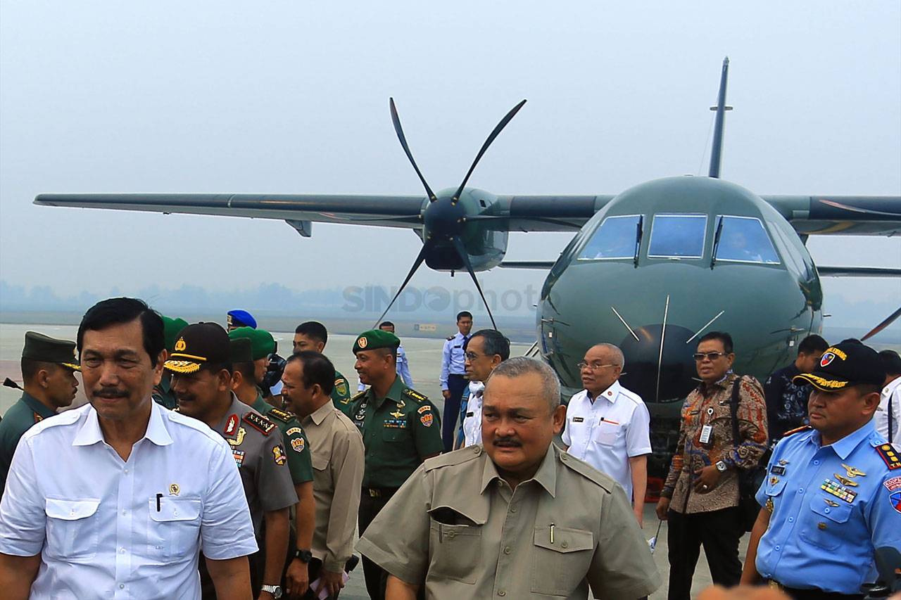Bahas Kebakaran Hutan,...