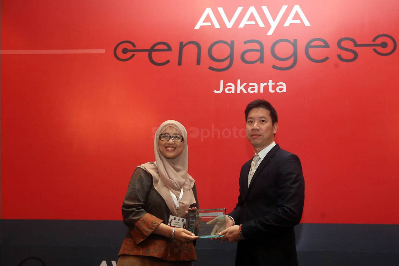 Avaya Terima Penghargaan...
