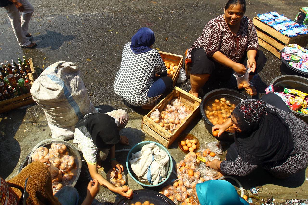 Pedagang Pasar Lontar...