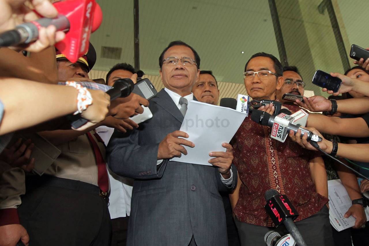 Rizal Ramli Serahkan...