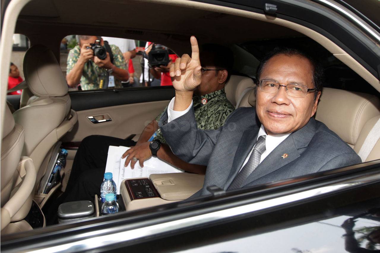 Rizal Ramli Serahkan...