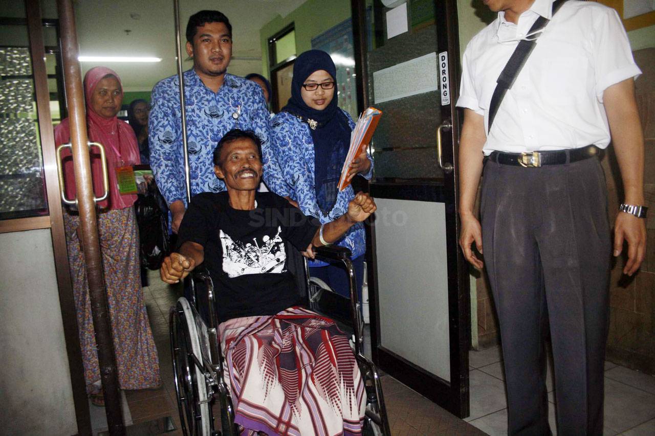 Tosan Tinggalkan Ruang...