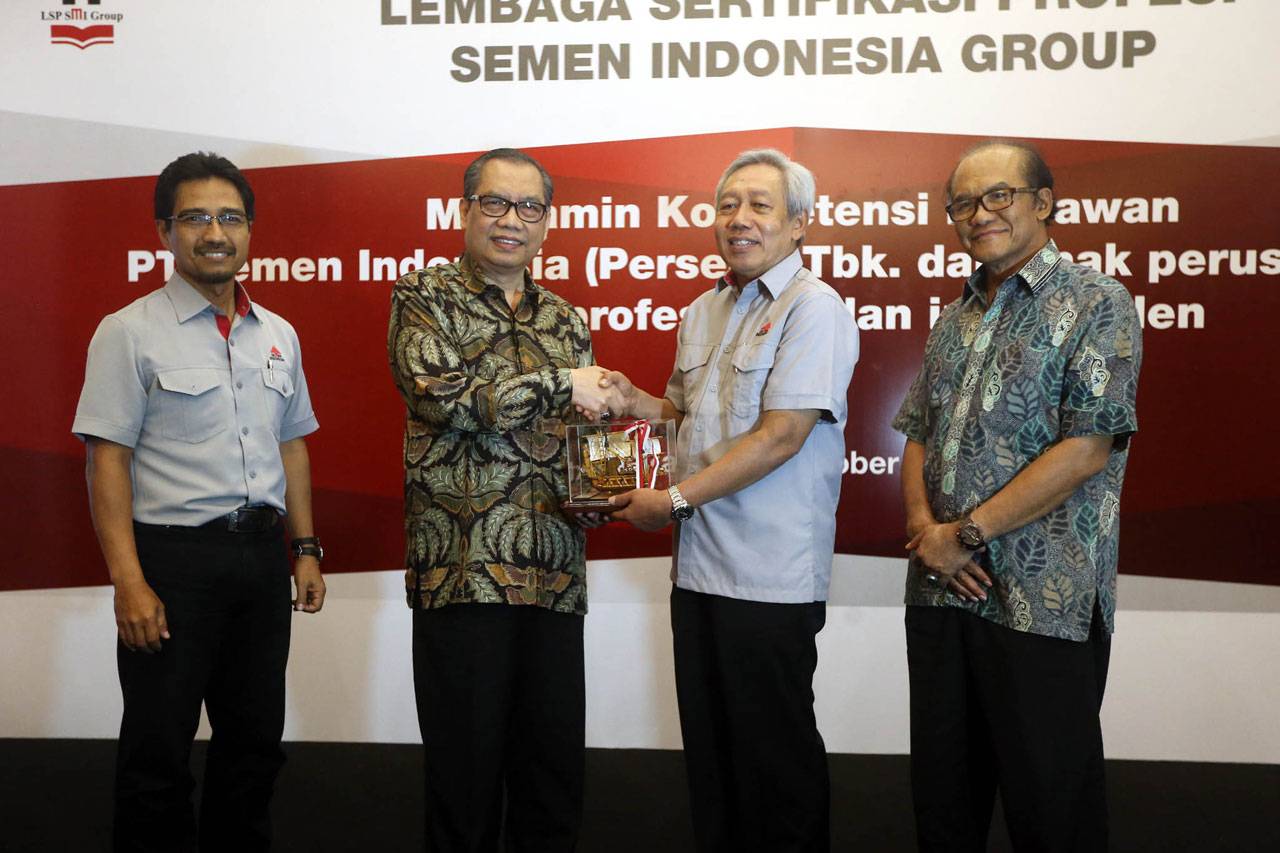 Semen Indonesia Dirikan...