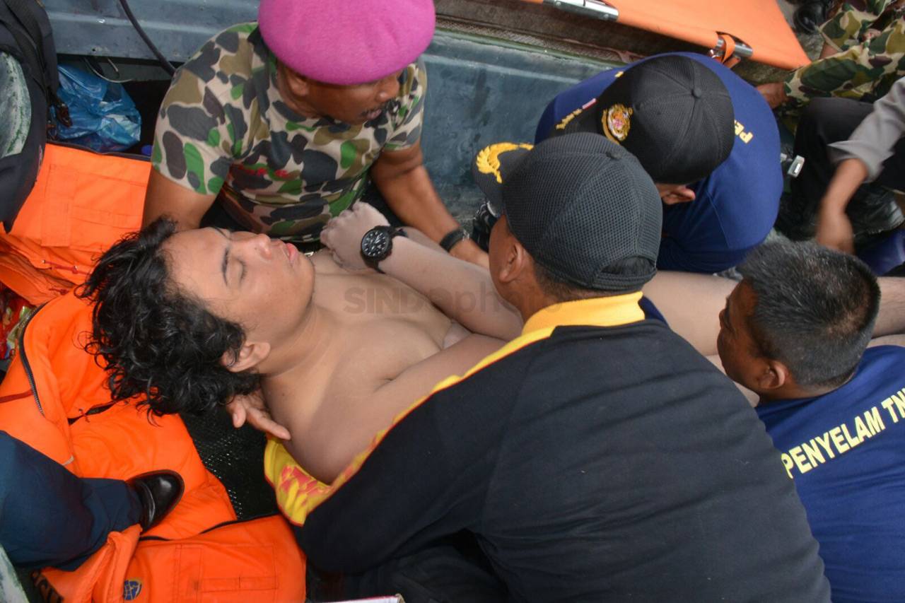Evakuasi Penumpang Heli...
