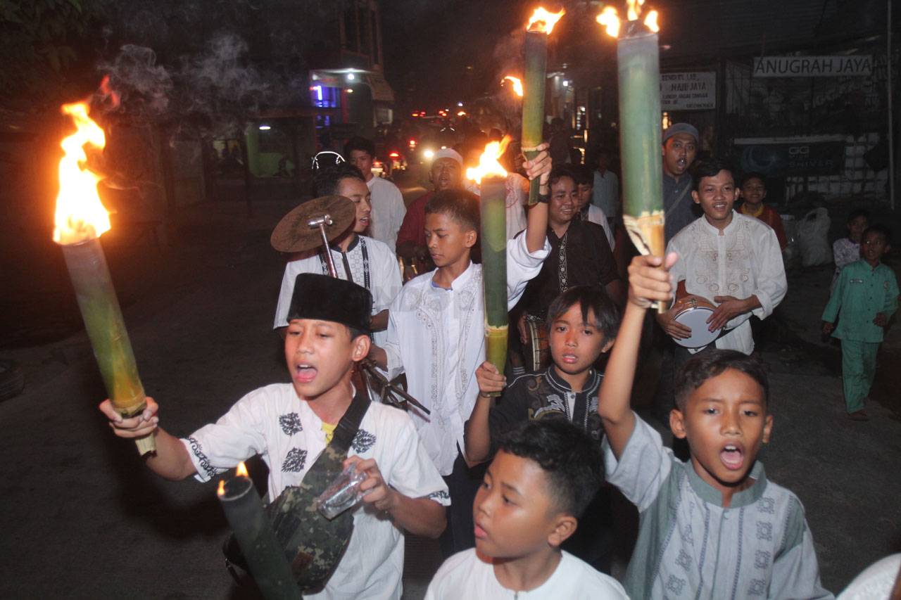 Pawai Obor Sambut Tahun...