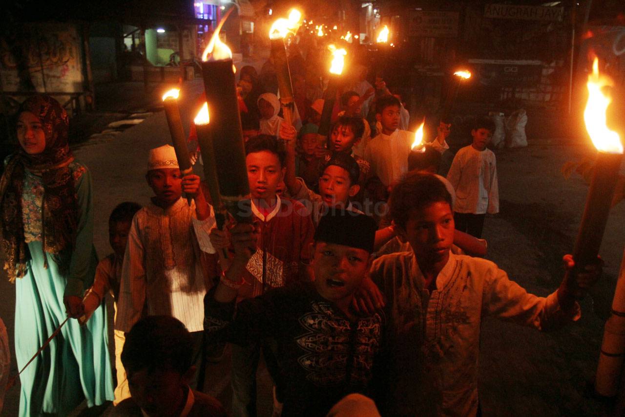 Pawai Obor Sambut Tahun...