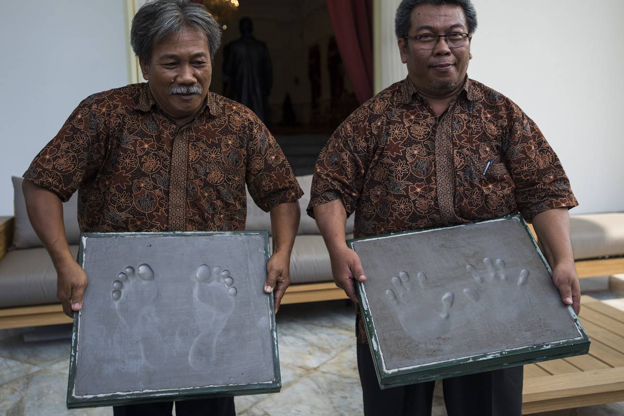 Usai Cetak Tapak Tangan...