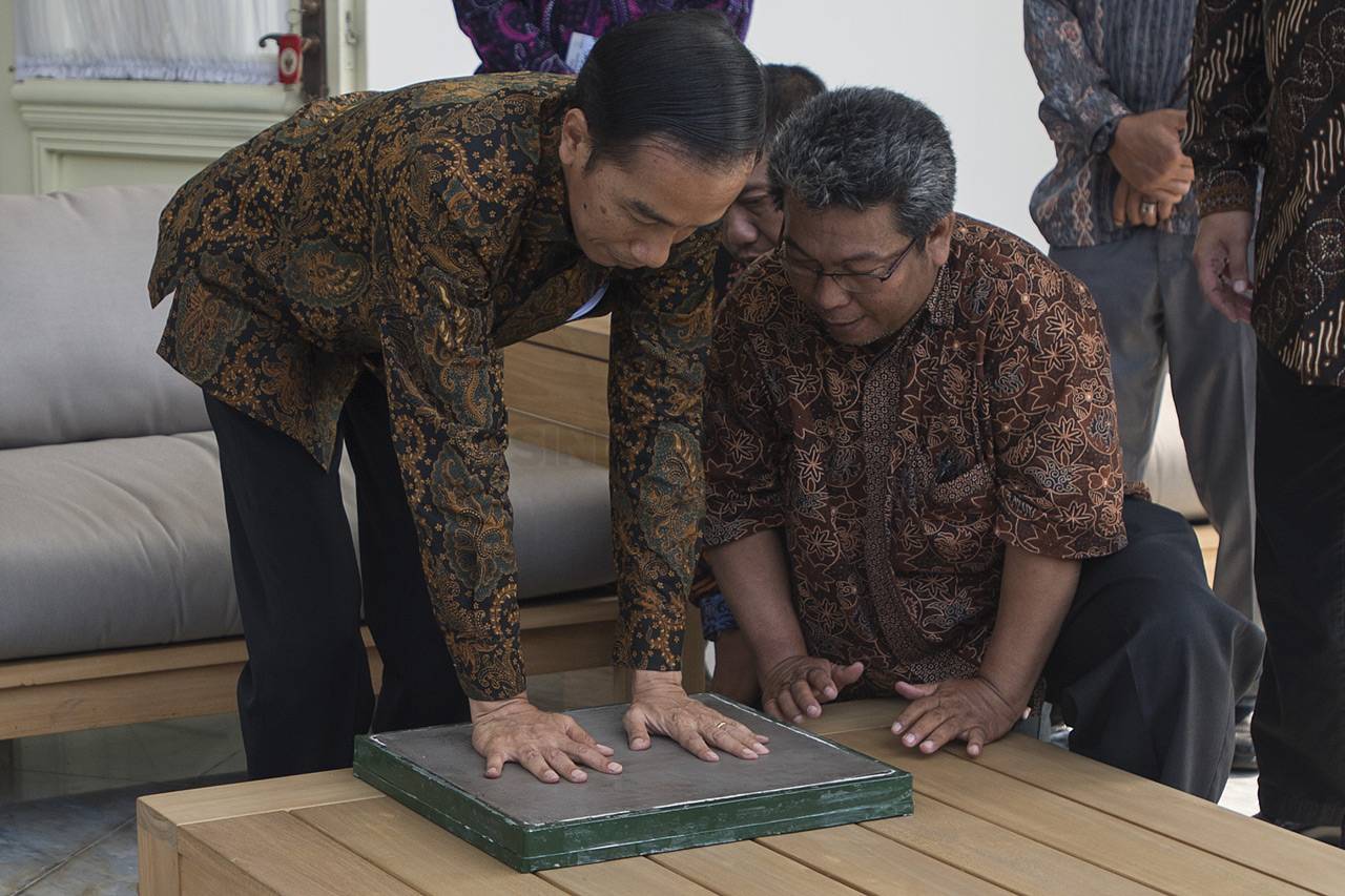 Usai Cetak Tapak Tangan...