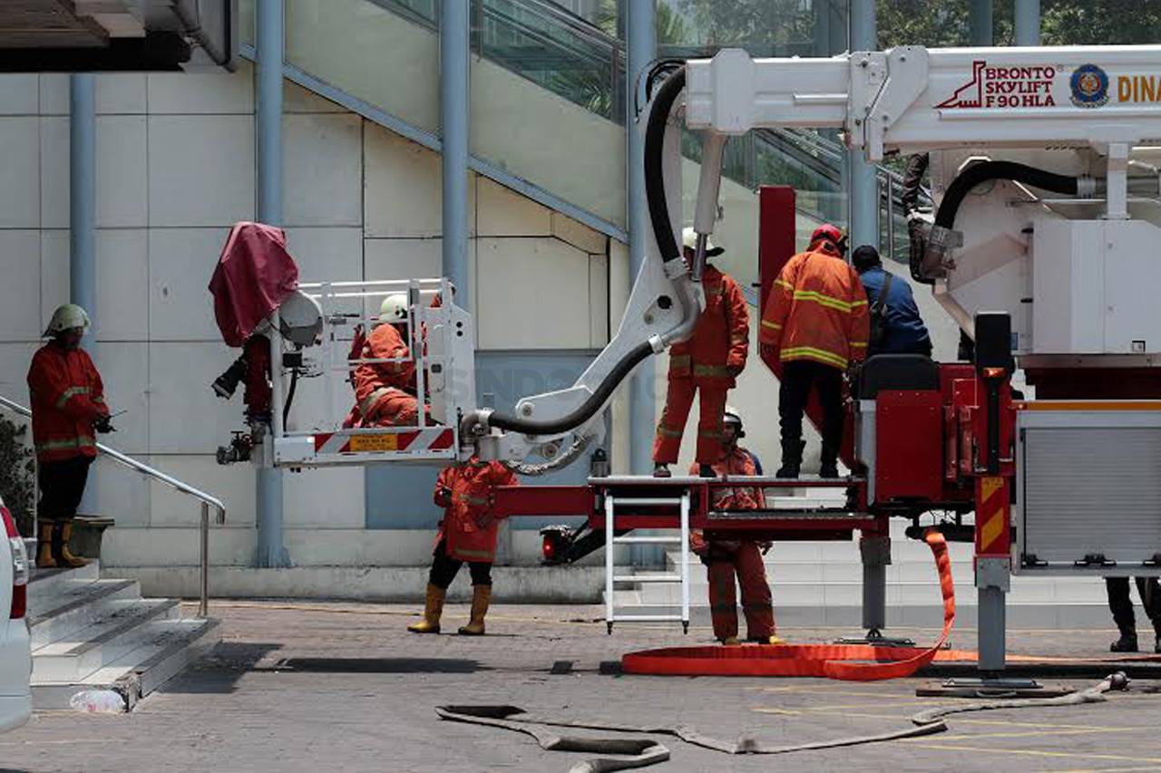 Lantai 14 Sarinah Terbakar