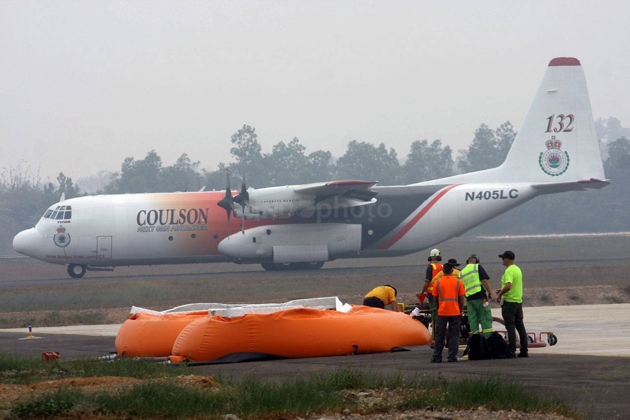 Pesawat Lockheed L100-30...
