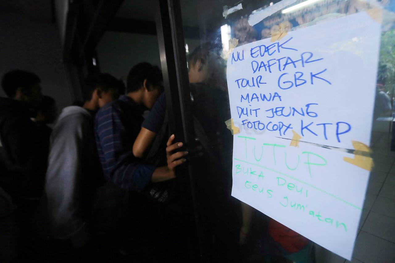 Ribuan Bobotoh Antre...