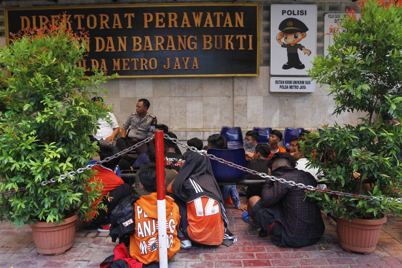 Ratusan Jakmania Diamankan