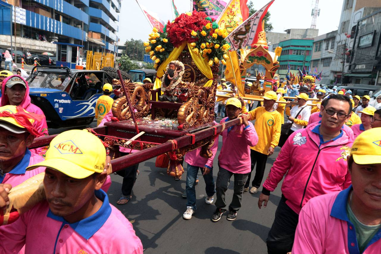 Ribuan Warga Ikuti Kirab...