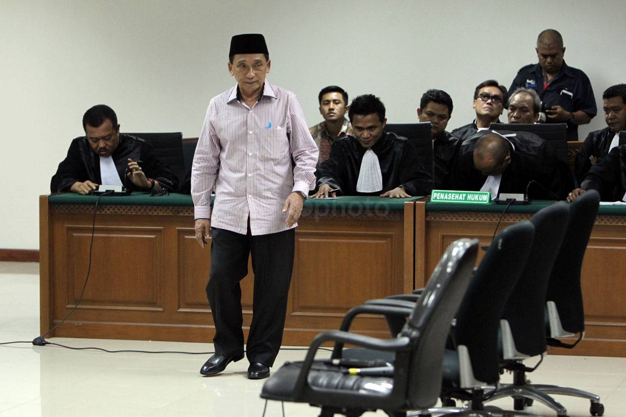 Fuad Amin Divonis 8...