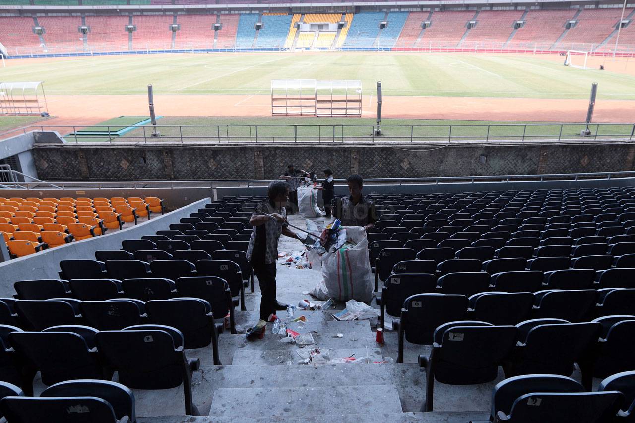 Stadion GBK Panen Sampah