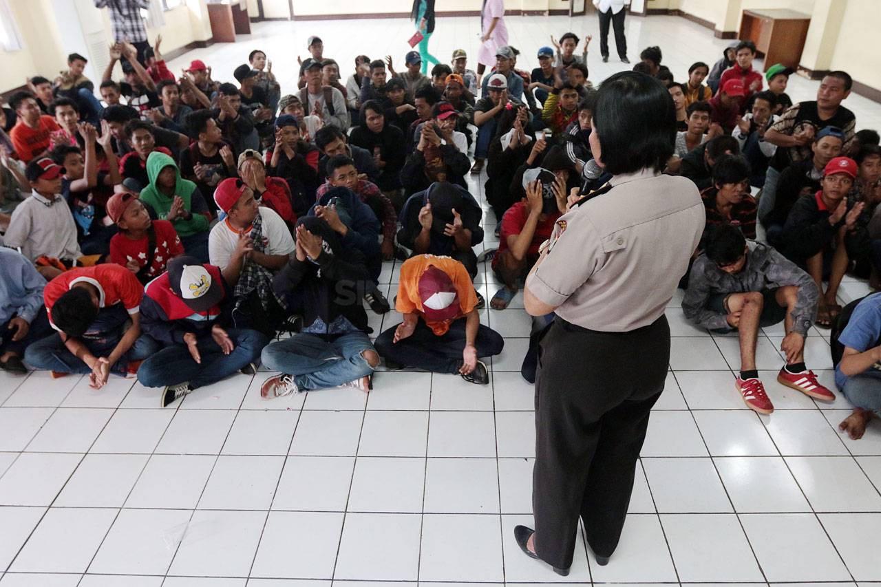 Ratusan Jakmania Dijemput...