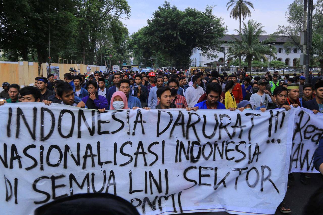 Mahasiswa Tuntut Jokowi-JK...