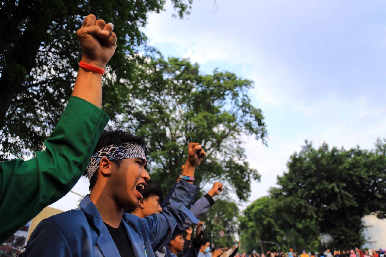 Mahasiswa Tuntut Jokowi-JK...