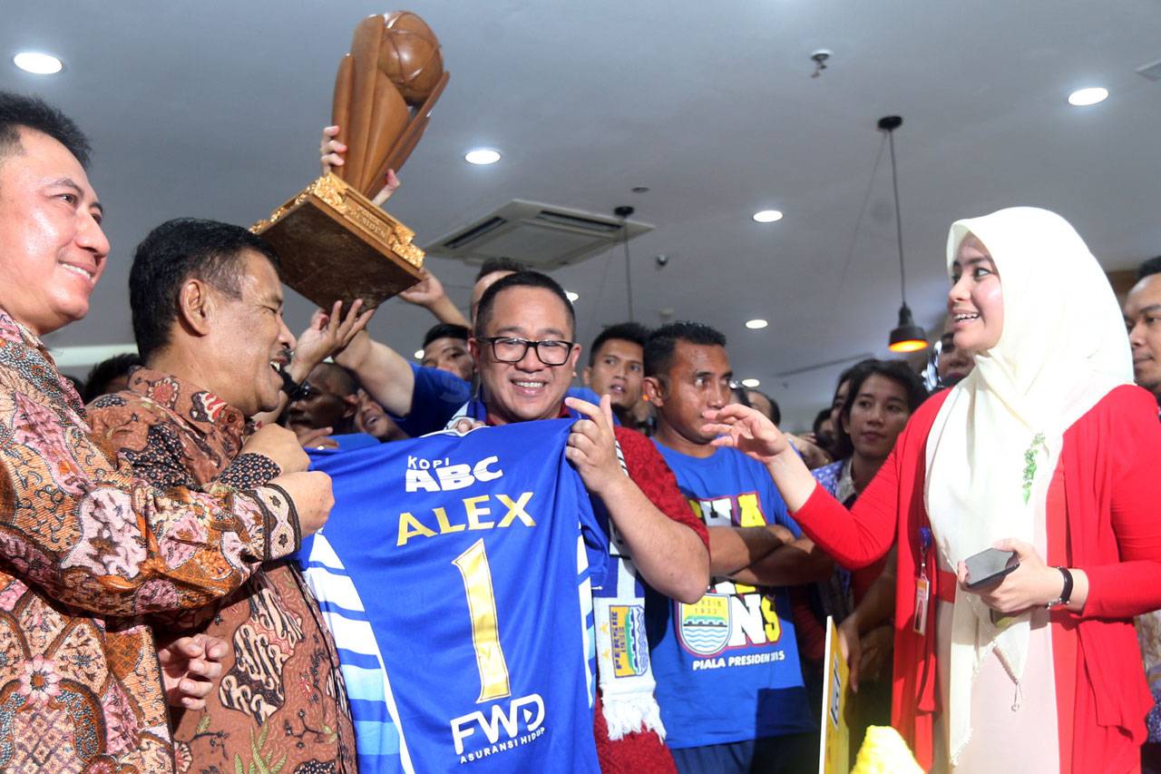 Persib Terima Bonus...